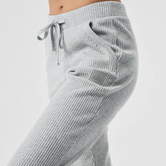 ALO Muse Sweatpants in Athletic Heather Grey size Medium - Picture 3 of 12